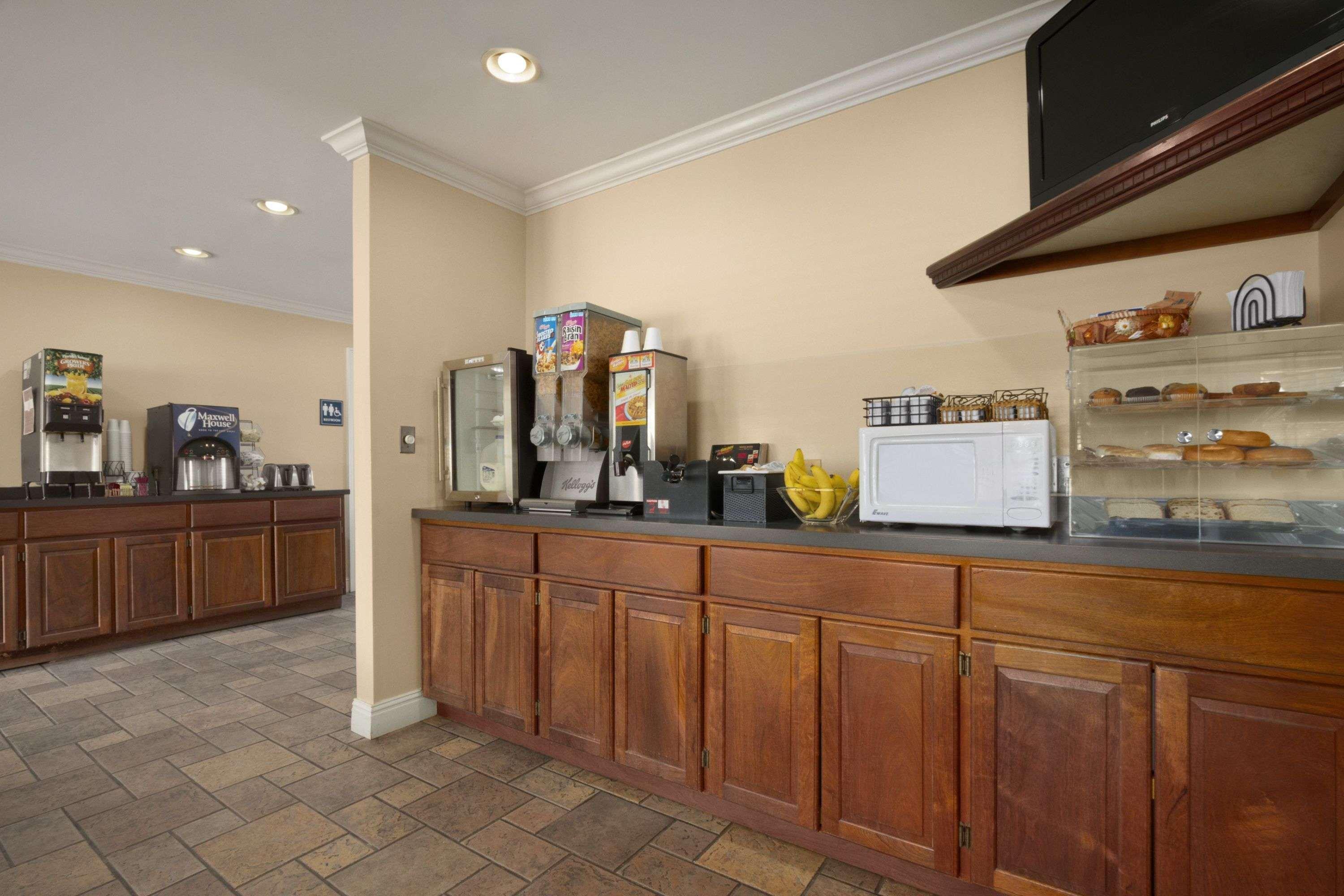Days Inn By Wyndham Alexander City Bagian luar foto